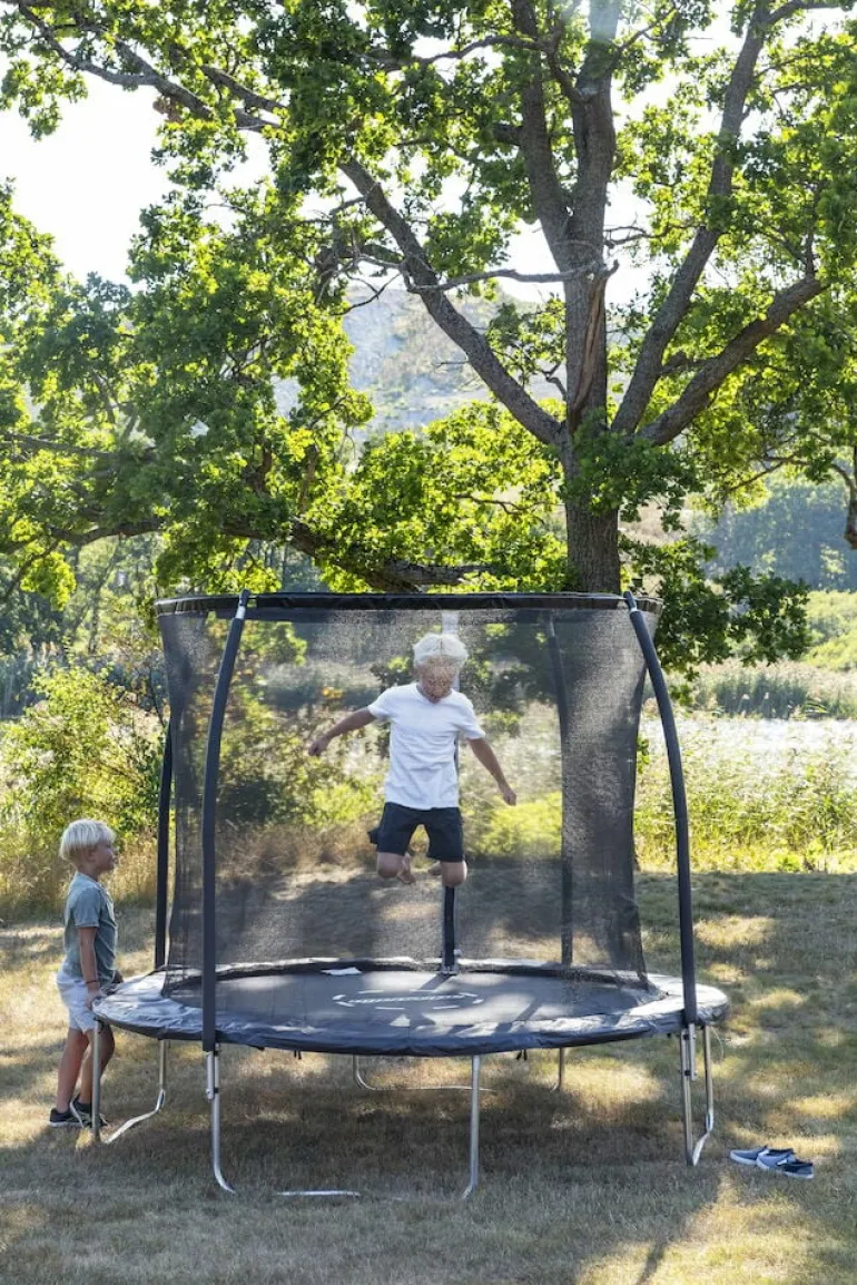 Trampoliini ja suojaverkko Adrenalin
