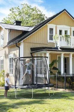 Trampoliini ja suojaverkko Adrenalin