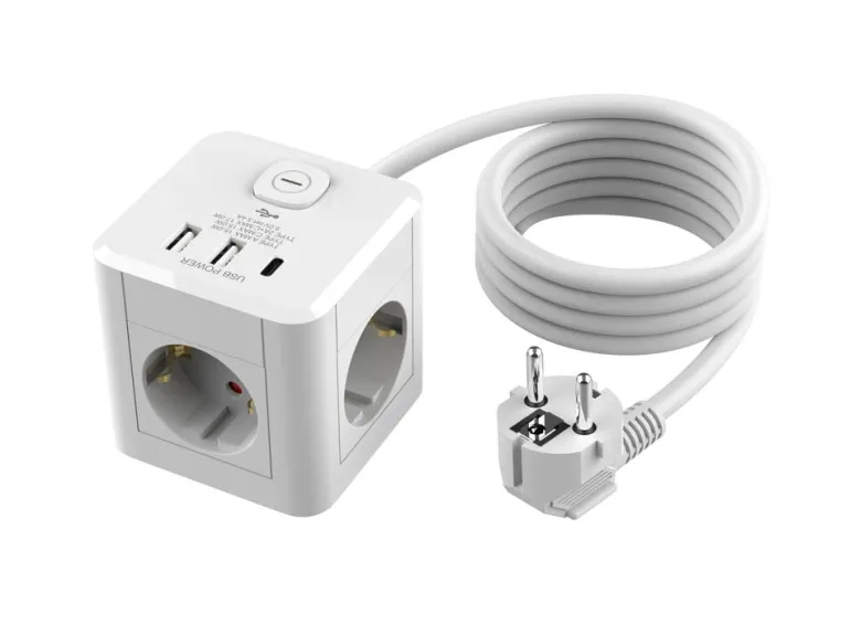 3-osainen jatkojohto 2xUSB-A 1xUSB-C Cube